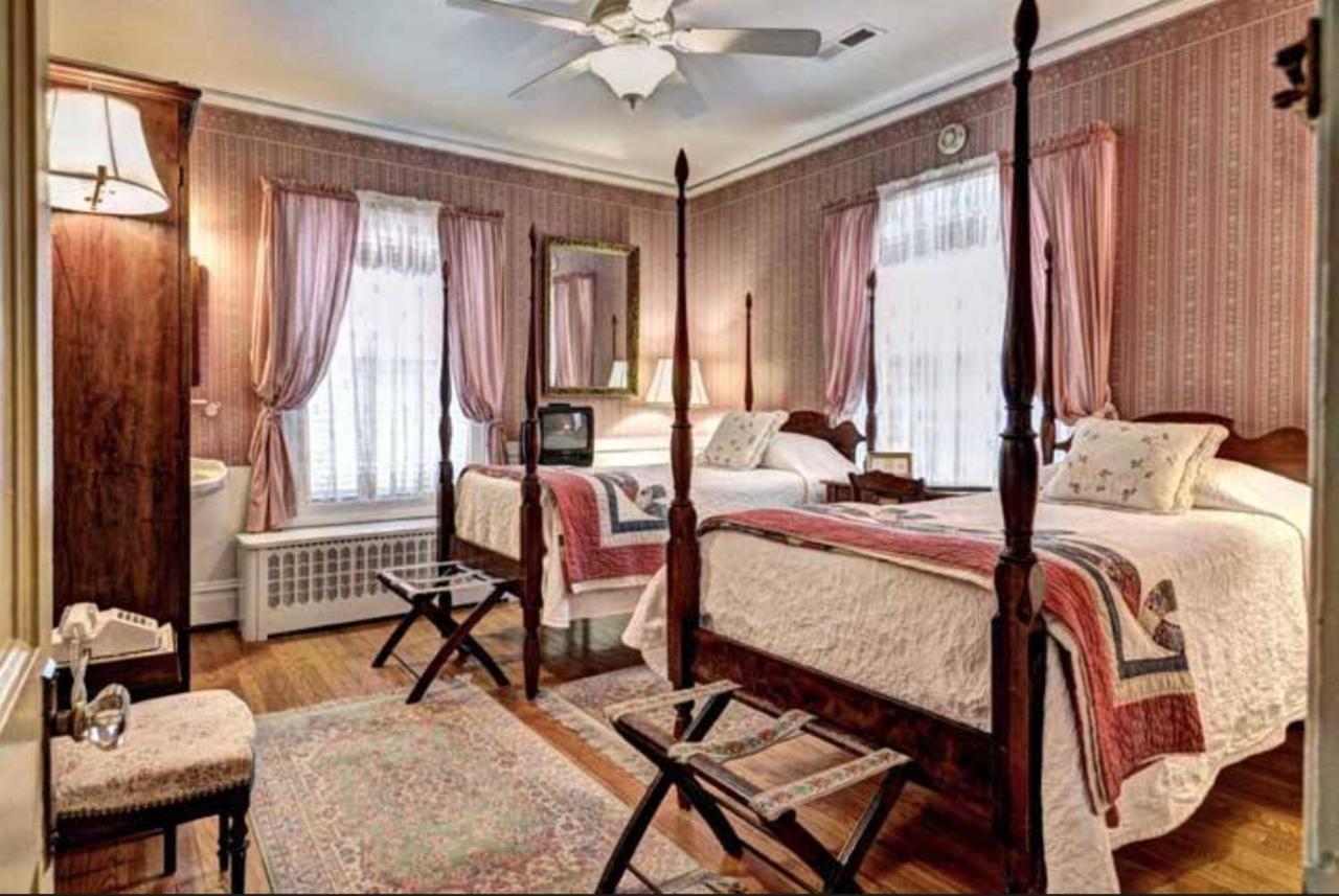 Colonial Capital B&B วิลเลียมส์เบิร์ก ภายนอก รูปภาพ